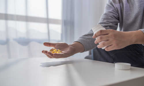 Nahrungsergänzungsmittel einnehmen